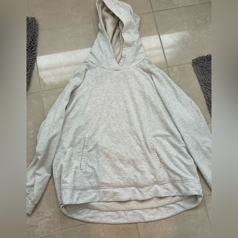 32 DEGREES Fuzzy White Sweatshirt